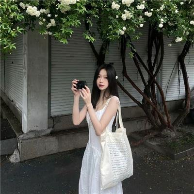 带剑女孩